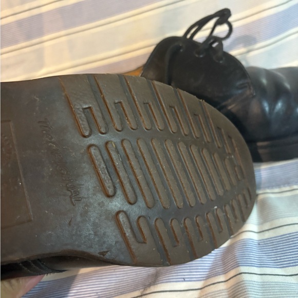 Dr Martens  Black Men's Dress Shoes - Picture 5 of 9